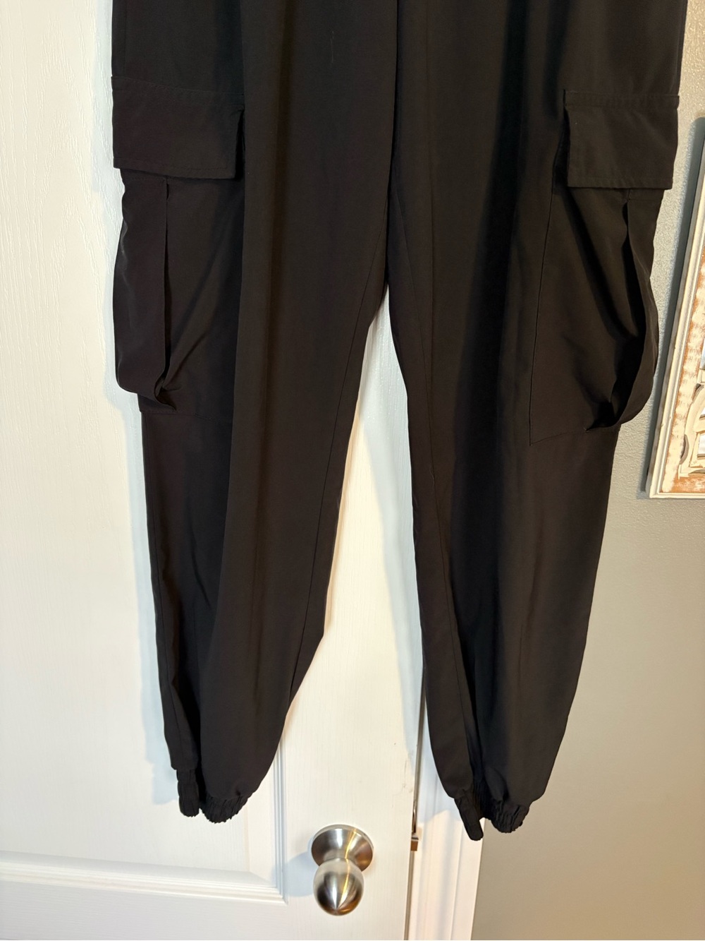 Aritzia | TNA Black Cargo Jogger Pants - Picture 3 of 7